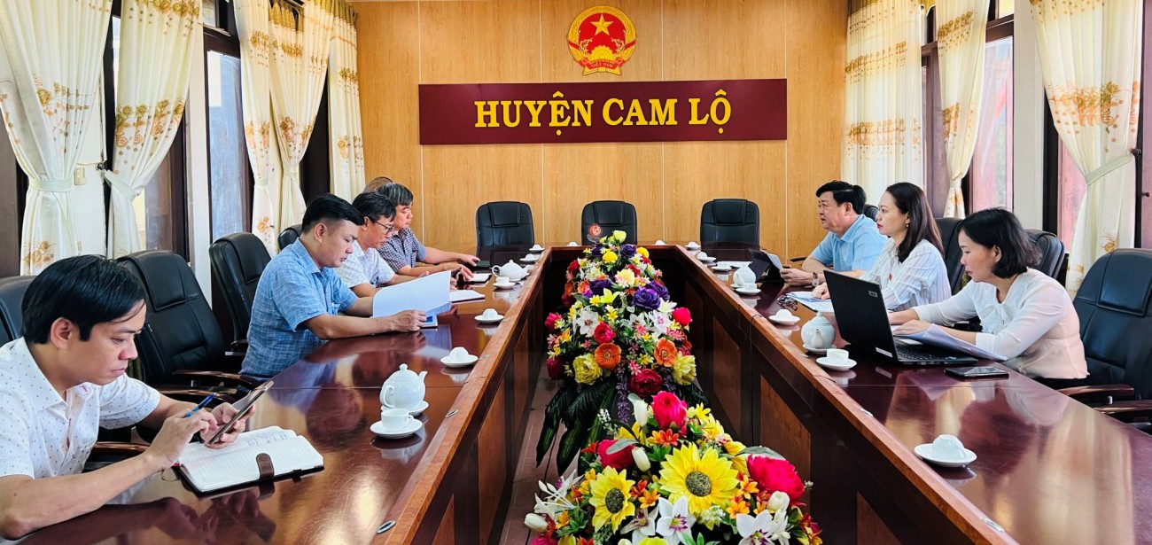 Tổ đại biểu HĐND tỉnh địa bàn huyện Cam Lộ  tổ chức Hội nghị góp ý Luật đất đai (sửa đổi)