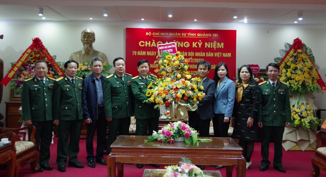 Thường trực HĐND tỉnh thăm và chúc mừng ngày thành lập Quân đội Nhân dân Việt Nam