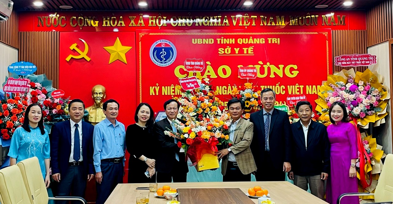 Thường trực HĐND tỉnh thăm và chúc mừng các đơn vị y tế  nhân ngày Thầy thuốc Việt Nam 27/2