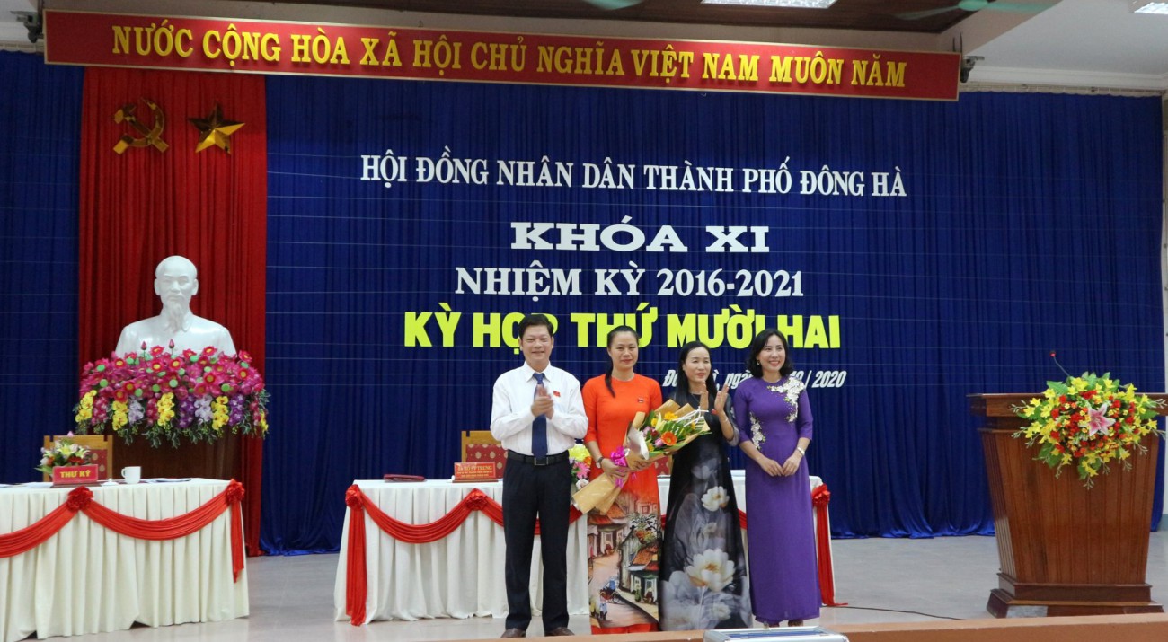 Đặng Thị Thủy - Ủy viên Ban Thường vụ Thành ủy, Bí thư Đảng ủy, Chủ tịch HĐND Phường 1, Trưởng Ban Kinh tế - Xã hội HĐND thành phố được bầu giữ chức Phó Chủ tịch HĐND thành phố nhiệm kỳ 2016-2021